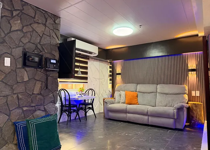 4-minute Airport Family 4* Lapu-Lapu City